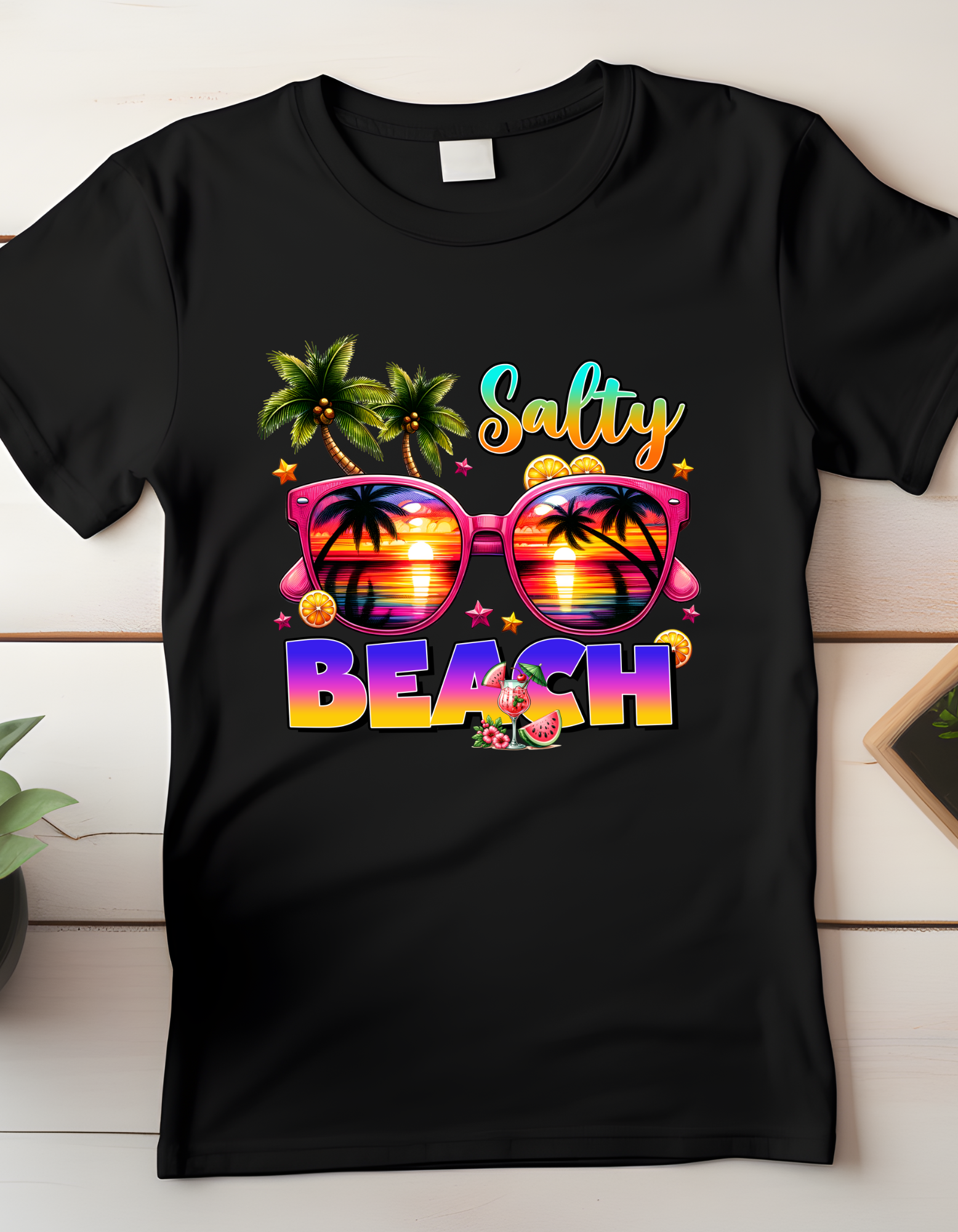 camiseta vacaciones, look playero, camiseta ligera algodón, moda verano 2025, ropa femenina casual, camiseta alegre de verano.