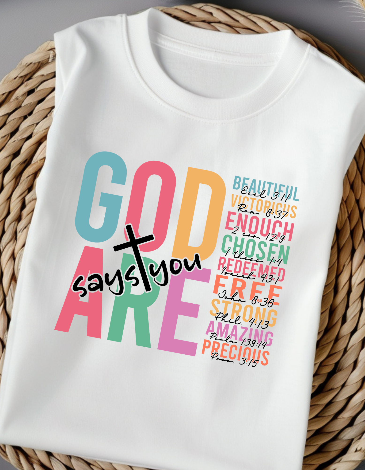 Camiseta blanca minimalista para mujer con mensaje inspirador – Diseño moderno en colores de temporada – Ideal para regalo de fe y autoestima
