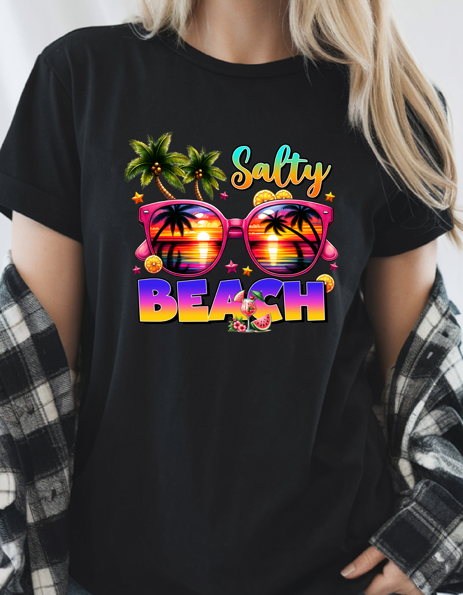 camiseta vacaciones, look playero, camiseta ligera algodón, moda verano 2025, ropa femenina casual, camiseta alegre de verano.