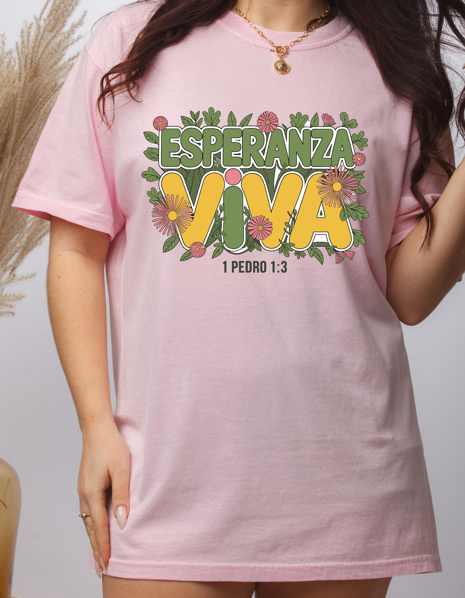 Camiseta rosada cristiana oversize para mujer – Tshirt pink con frases biblicas
