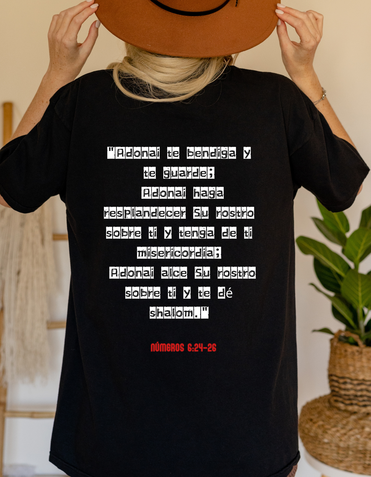 Camiseta minimalista YHWH | Nombre de Dios en diseño poderoso | Tetragrámaton cristiano en estilo moderno